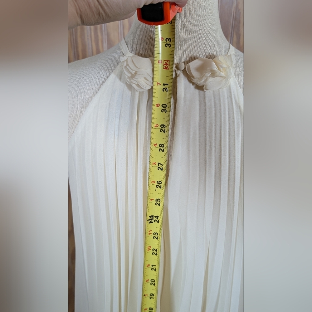 NWOT Cream White Pleated Halter Dress with Flower Detailing at Neckline Size 6 - Picture 11 of 12